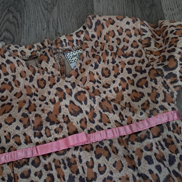 Ann Loren Cheeta Print Top With Pink Bow Belt Size 4/5T Shirt - Picture 3 of 5